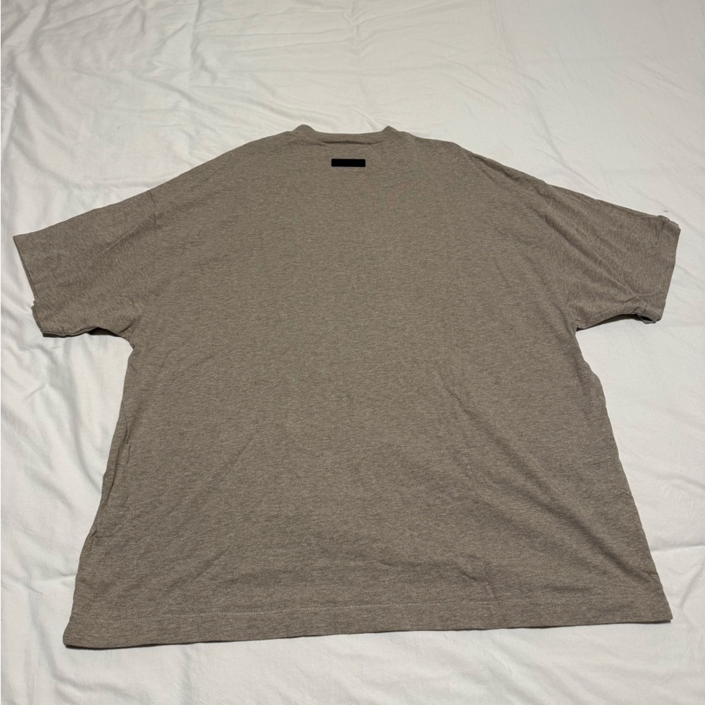 Fear of God Essentials Core Heather T-Shirt 🤍 SIZE M BUT FITS LIKE L/XL - Picture 5 of 7
